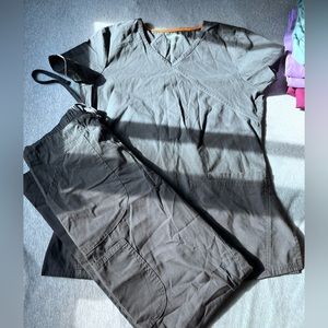 Grey scrub set like new !!